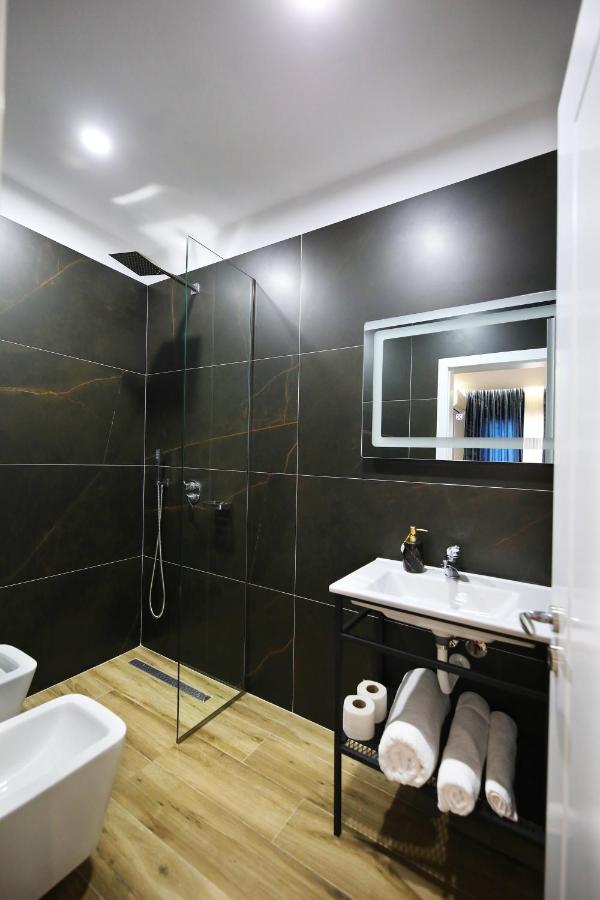 לינה וארוחת בוקר Vlorë Ulcas Guest Huse מראה חיצוני תמונה